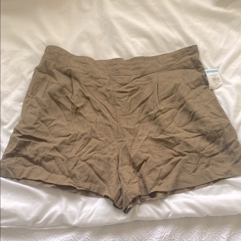 NWOT INDUSTRY Army Khaki Shorts, Size L